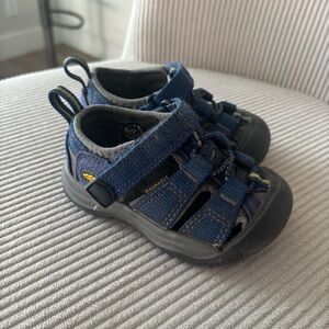 Keen Newport H2 Sandal Blue Gray Rubber Sole Zelcro Reinforced Toe 5